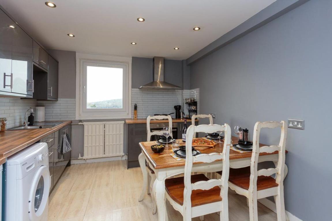 Gorgeous 3-Bed Flat, 15 Minutes To City Centre エディンバラ エクステリア 写真