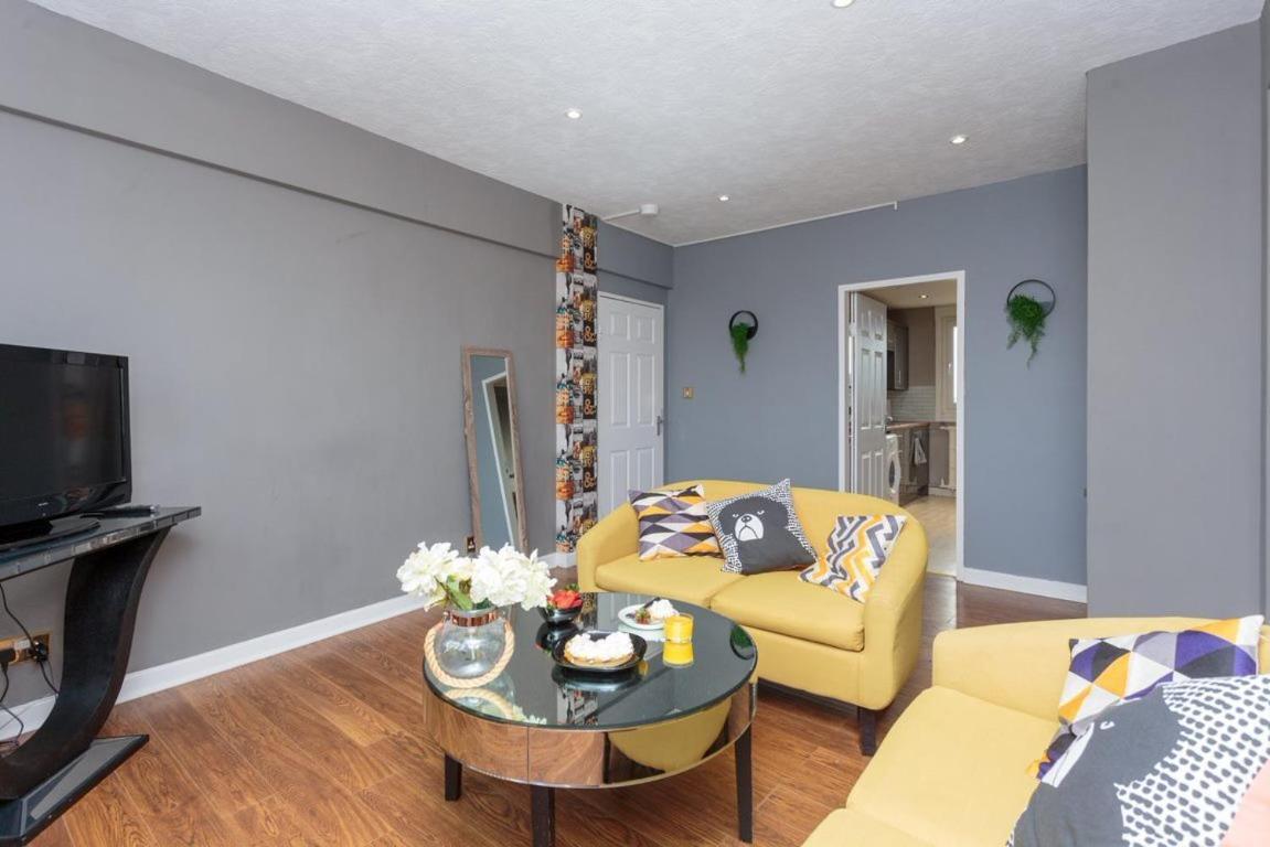 Gorgeous 3-Bed Flat, 15 Minutes To City Centre エディンバラ エクステリア 写真