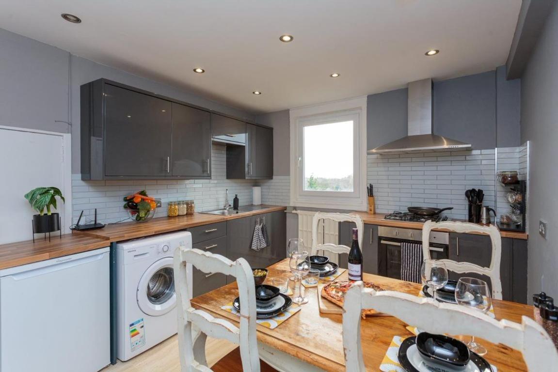 Gorgeous 3-Bed Flat, 15 Minutes To City Centre エディンバラ エクステリア 写真