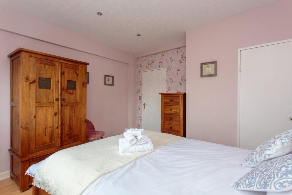 Gorgeous 3-Bed Flat, 15 Minutes To City Centre エディンバラ エクステリア 写真