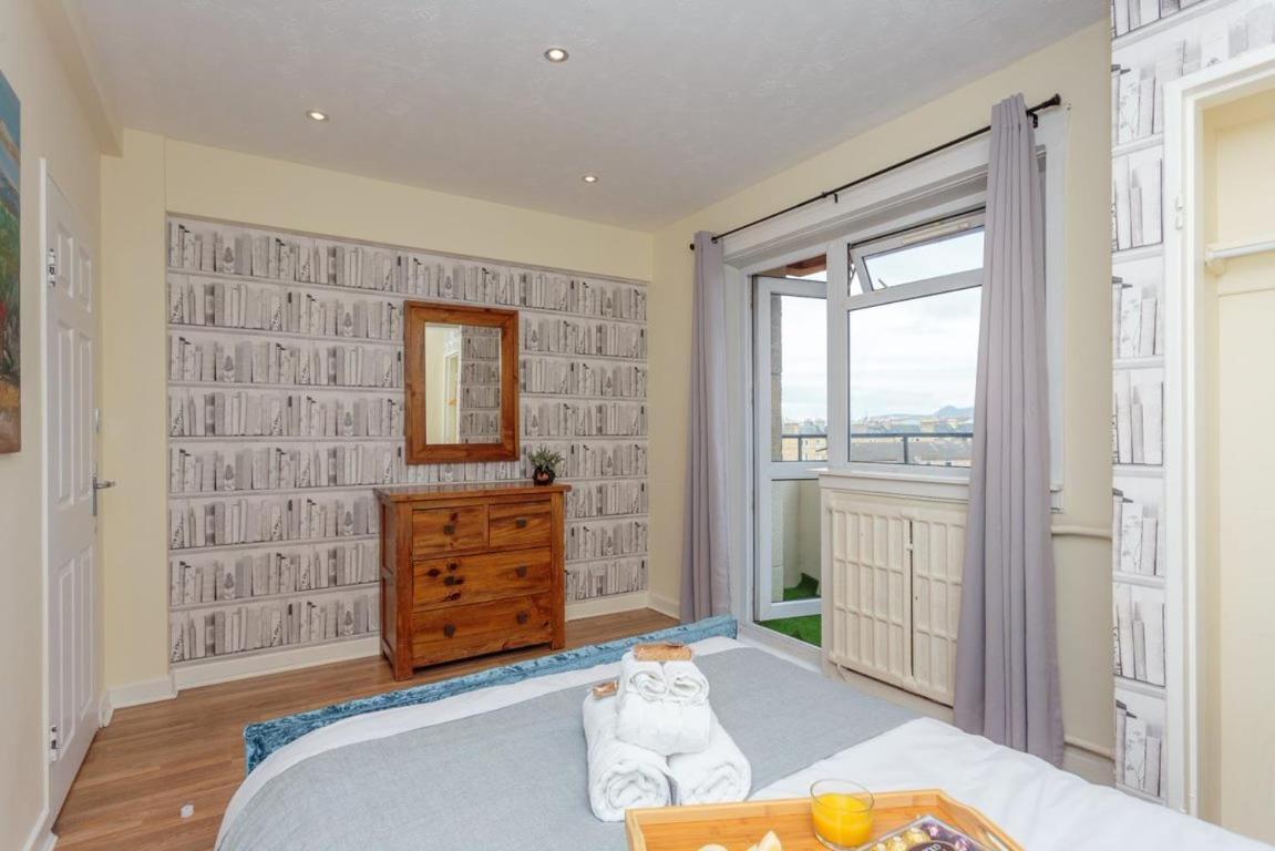 Gorgeous 3-Bed Flat, 15 Minutes To City Centre エディンバラ エクステリア 写真