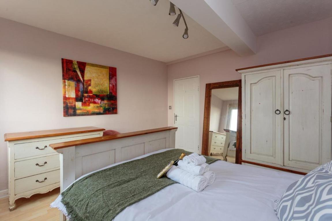Gorgeous 3-Bed Flat, 15 Minutes To City Centre エディンバラ エクステリア 写真