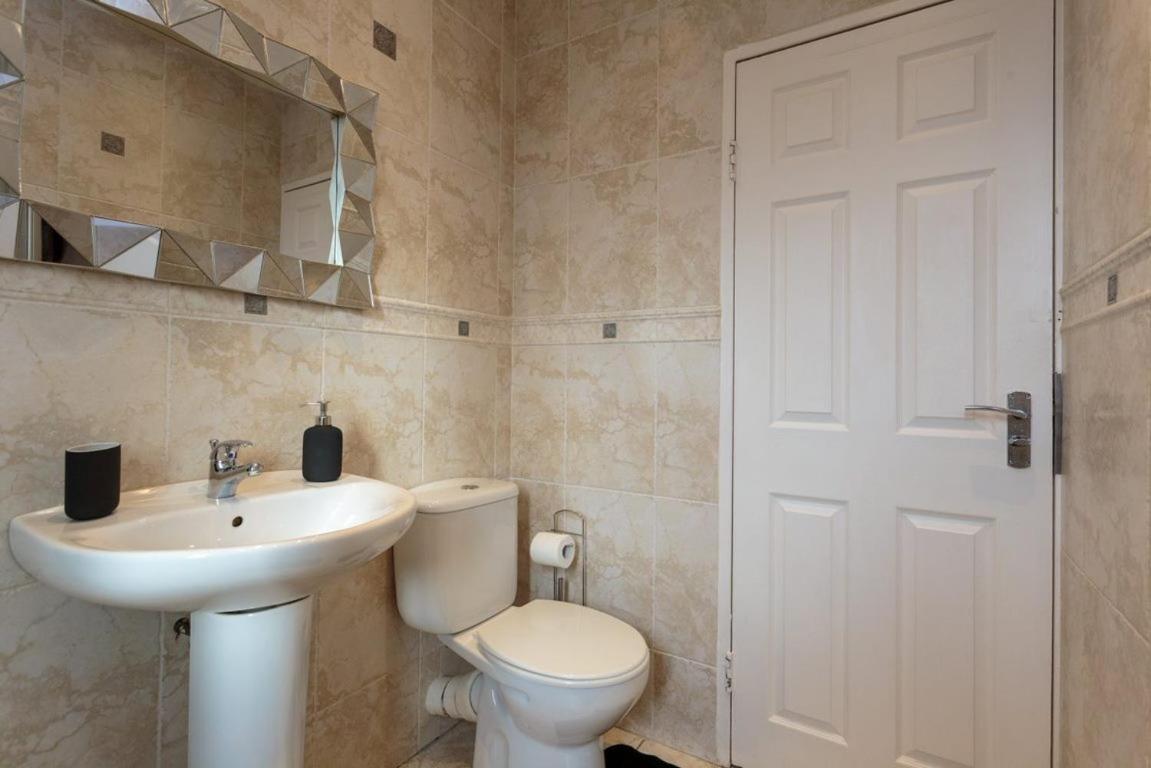 Gorgeous 3-Bed Flat, 15 Minutes To City Centre エディンバラ エクステリア 写真
