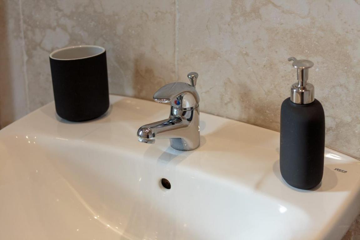 Gorgeous 3-Bed Flat, 15 Minutes To City Centre エディンバラ エクステリア 写真