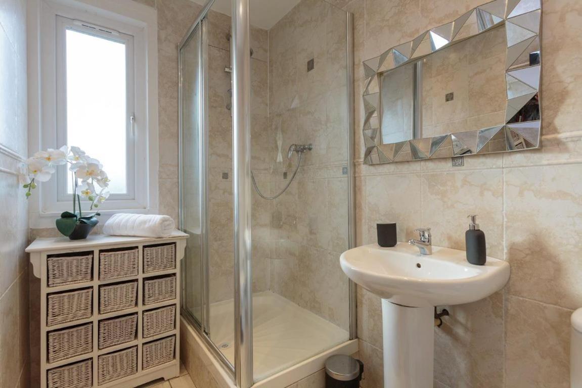 Gorgeous 3-Bed Flat, 15 Minutes To City Centre エディンバラ エクステリア 写真